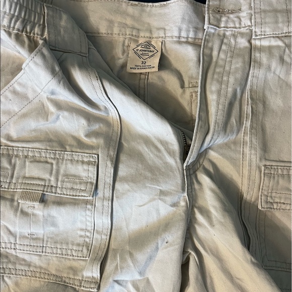 Cargo shorts - Picture 2 of 2